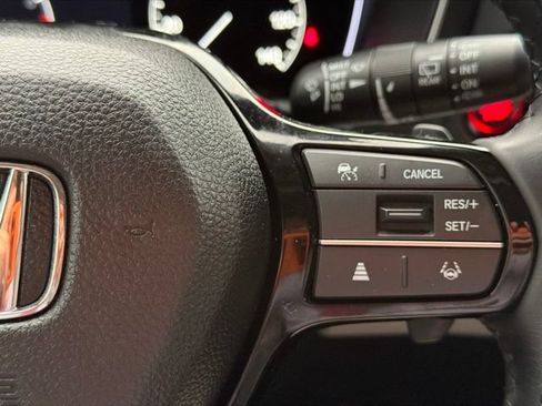 Used 2025 Honda Pilot Touring image 13