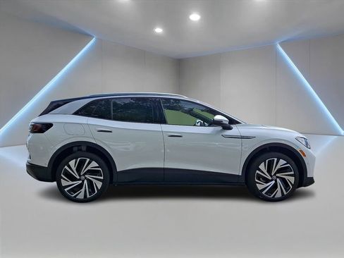 Certified 2025 Volkswagen ID.4 Pro S Plus AWD/4WD image 4