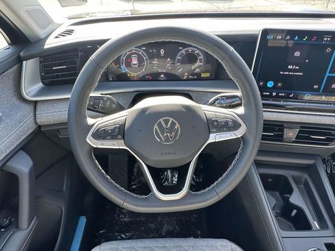 New 2025 Volkswagen Tiguan S AWD/4WD image 12