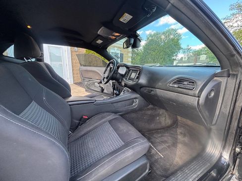 Used 2015 Dodge Challenger SXT RWD image 7