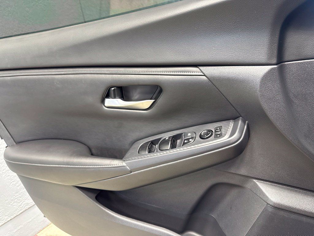 Used 2020 Nissan Sentra SV FWD image 14