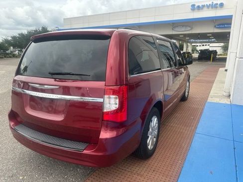 Used 2016 Chrysler Town & Country LX FWD image 14