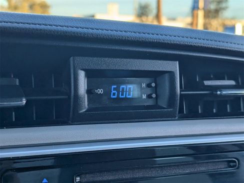 Used 2017 Toyota Corolla LE image 31