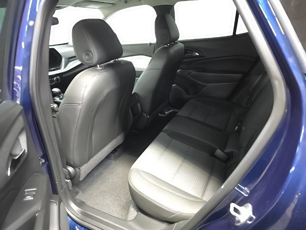 Used 2024 Chevrolet Trax LT w/ LT Convenience Package FWD image 30