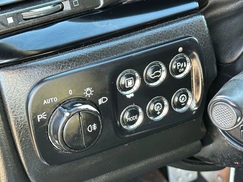 Used 2014 Maserati GranTurismo Sport image 29