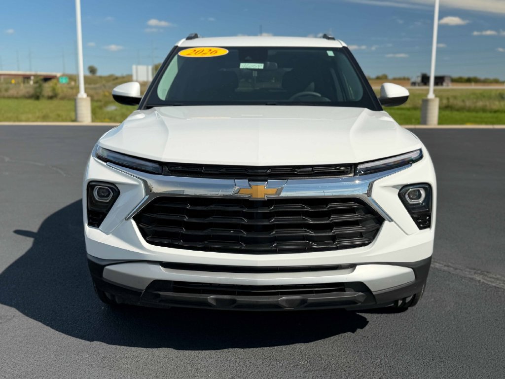Used 2026 Chevrolet TrailBlazer LT AWD/4WD image 2
