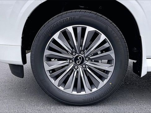 New 2026 INFINITI QX80 Luxe image 13
