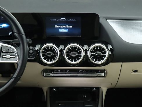 Certified 2022 Mercedes-Benz GLA 250 image 14