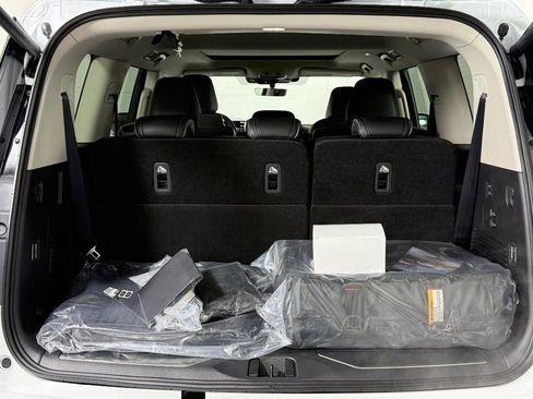 New 2026 INFINITI QX80 Luxe w/ Cargo Package AWD/4WD image 7