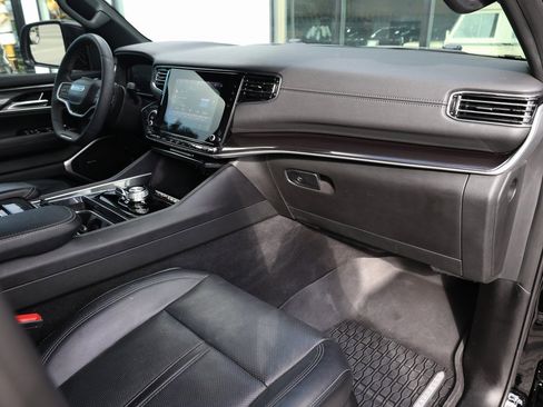 Used 2023 Jeep Wagoneer 4WD image 23