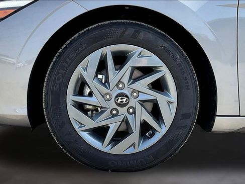Used 2024 Hyundai Elantra SEL FWD image 31