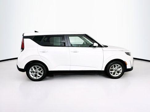 Used 2025 Kia Soul LX w/ LX Technology Package FWD image 10