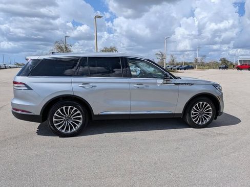 Used 2023 Lincoln Aviator Reserve AWD/4WD image 4