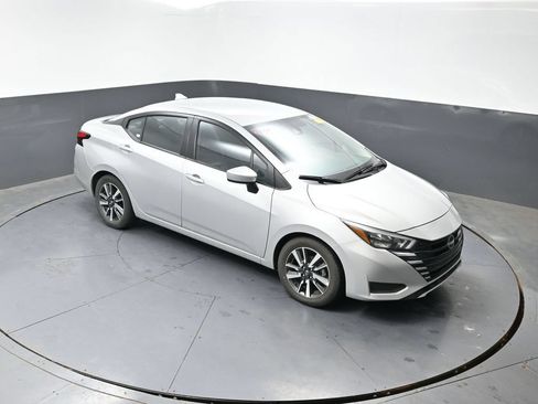 Used 2025 Nissan Versa SV FWD image 15