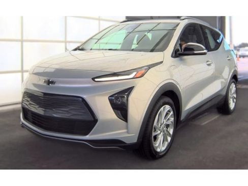 Used 2023 Chevrolet Bolt EUV LT FWD image 1