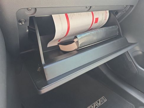 Used 2020 Toyota RAV4 XLE Premium image 30