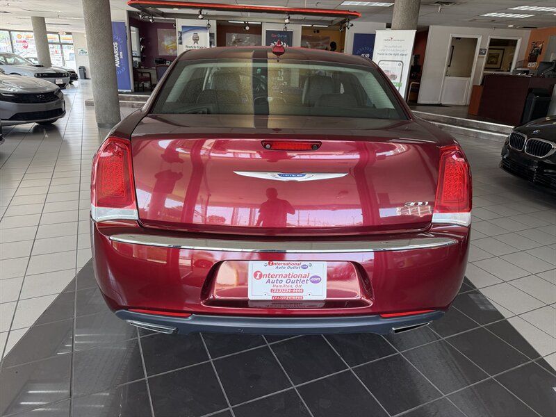 Used 2019 Chrysler 300 Limited RWD image 5