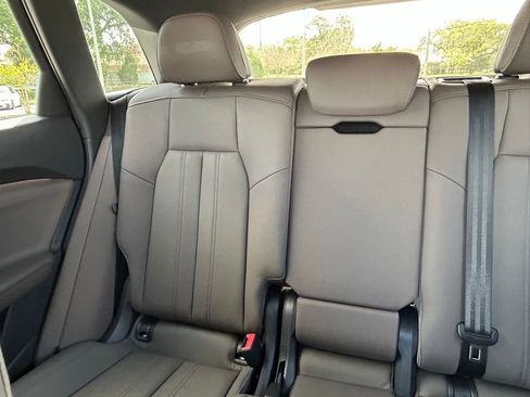Used 2025 Audi Q5 Premium w/ Convenience Package image 12