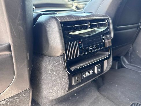 Used 2023 Jeep Wagoneer L Series II AWD/4WD image 22