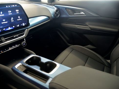 Used 2025 Chevrolet Equinox EV LT image 26