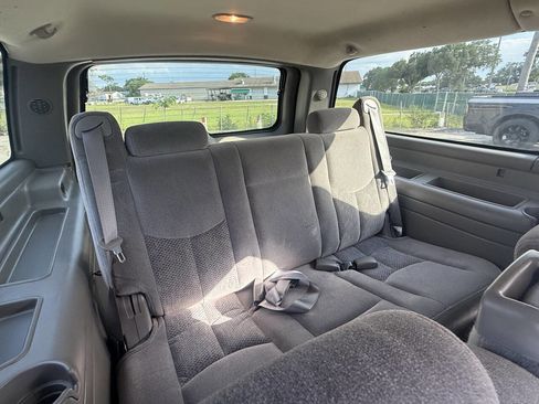 Used 2006 Chevrolet Suburban LS w/ Smart Select Package RWD image 15