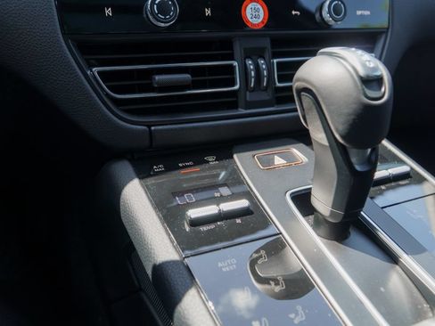 Certified 2026 Porsche Macan AWD/4WD image 26