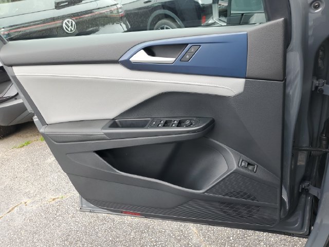 Certified 2024 Volkswagen Taos SE FWD image 35