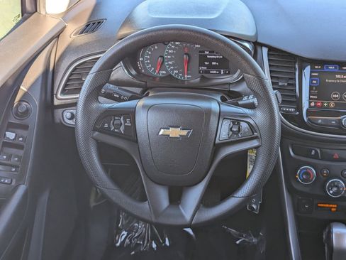 Used 2020 Chevrolet Trax LT image 16