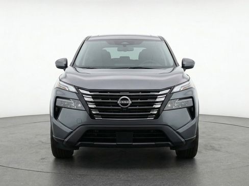 Used 2025 Nissan Rogue SV image 2