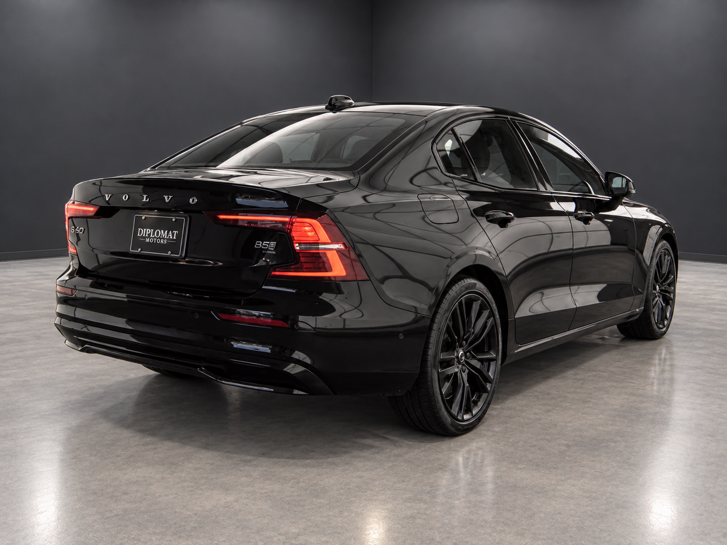 Used 2024 Volvo S60 T8 Plus AWD/4WD image 4