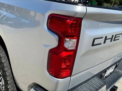 Used 2021 Chevrolet Silverado 1500 LT AWD/4WD image 28