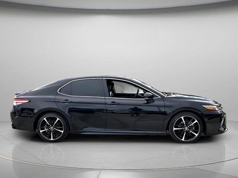 Used 2018 Toyota Camry XSE FWD image 5