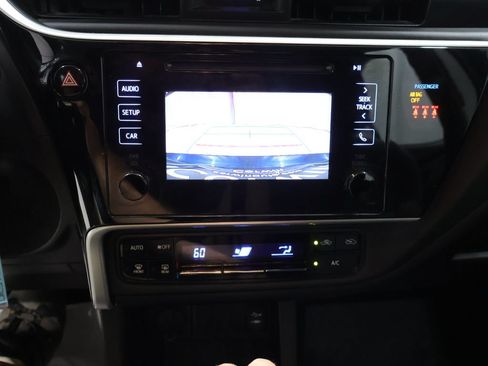 Used 2018 Toyota Corolla LE w/ Carpet Mat Package (TMS) FWD image 27