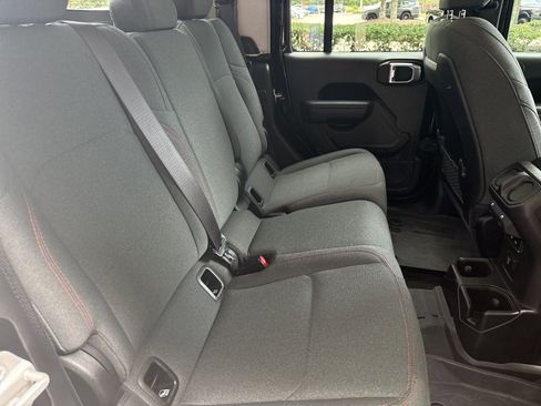 Used 2024 Jeep Gladiator Rubicon image 17