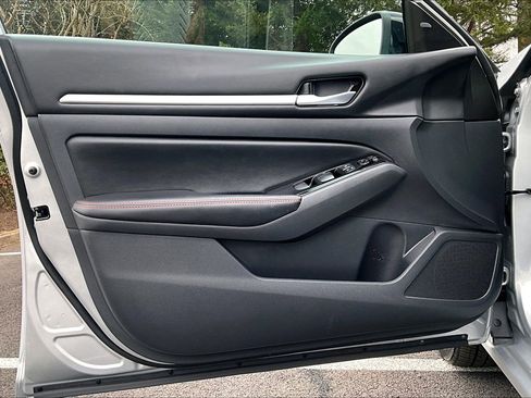 Used 2025 Nissan Altima 2.5 SR image 21