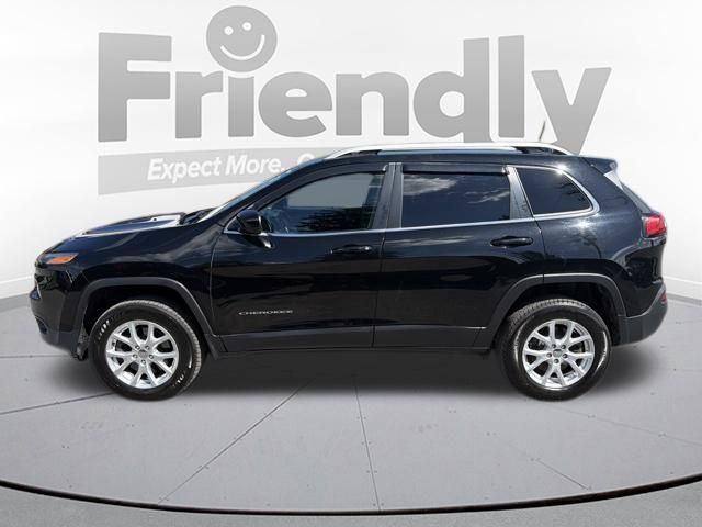 Used 2018 Jeep Cherokee Latitude Plus w/ Cold Weather Group AWD/4WD image 3