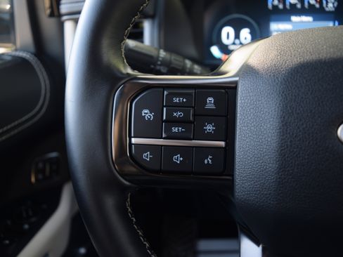 Used 2023 Ford Expedition Platinum AWD/4WD image 6