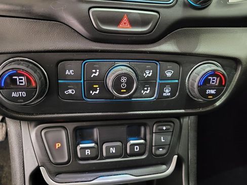 Used 2021 GMC Terrain SLT image 30