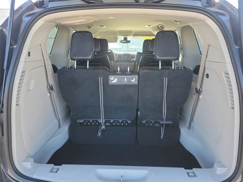 Used 2020 Chrysler Voyager Lxi image 6