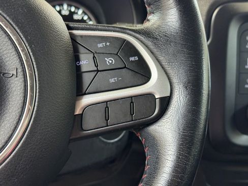 Used 2016 Jeep Renegade Trailhawk image 32