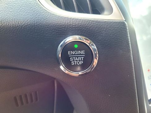 Certified 2022 Ford Edge SE image 16