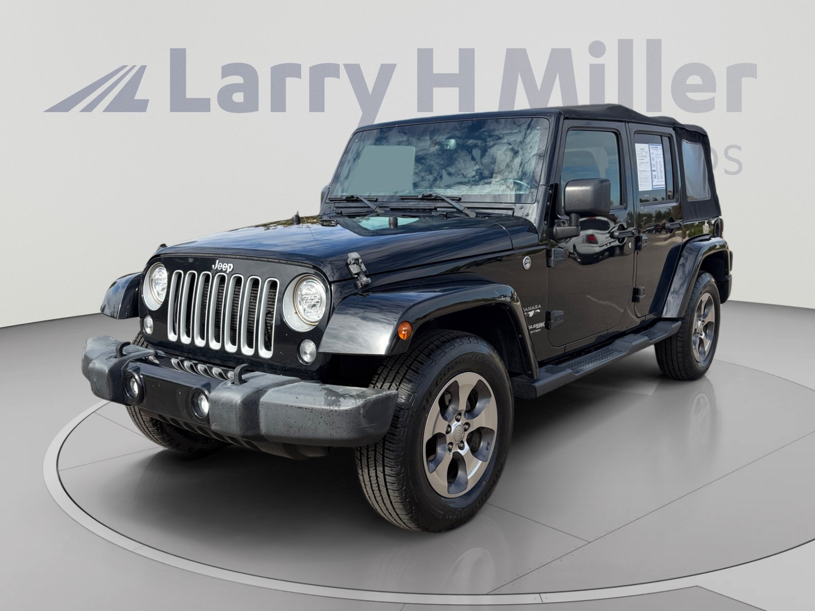 Used 2018 Jeep Wrangler Unlimited Sahara w/ Connectivity Group AWD/4WD image 1