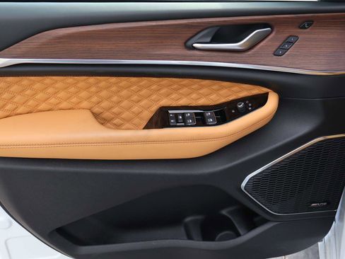 Used 2025 Jeep Grand Cherokee Summit w/ Luxury Tech Group V AWD/4WD image 7