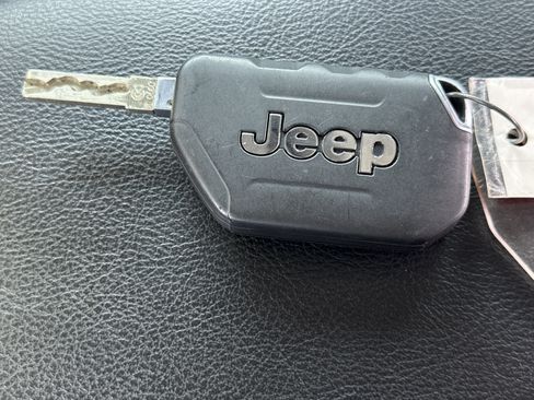 Used 2022 Jeep Wrangler Unlimited Sport AWD/4WD image 34