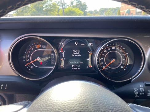 Used 2020 Jeep Wrangler Unlimited Sahara AWD/4WD image 10