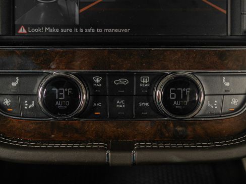 Used 2017 Bentley Bentayga AWD/4WD image 43