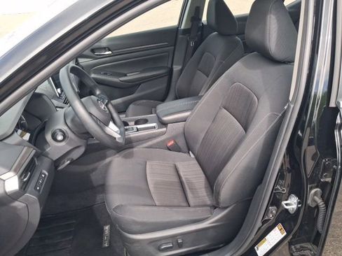 Used 2025 Nissan Altima 2.5 SV FWD image 21