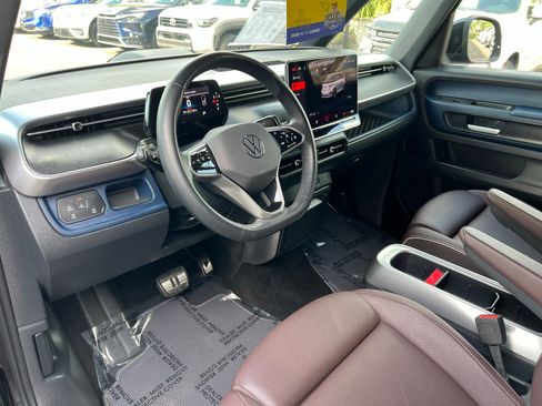 Used 2025 Volkswagen ID. Buzz Pro S RWD image 29