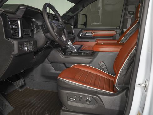 Used 2026 GMC Sierra 3500 Denali Ultimate AWD/4WD image 13