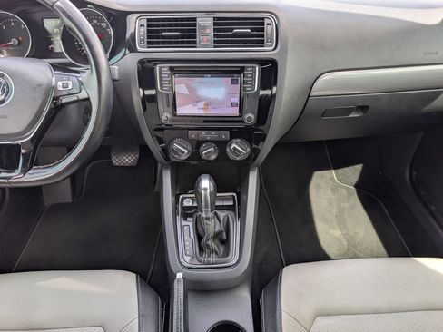 Used 2016 Volkswagen Jetta Sport FWD image 7